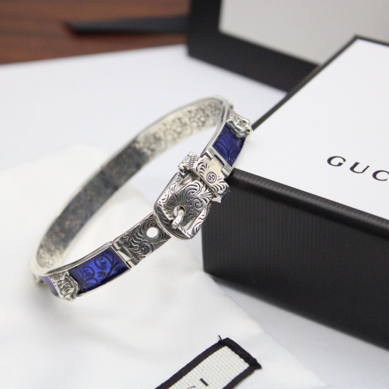 G*u*i bracelets